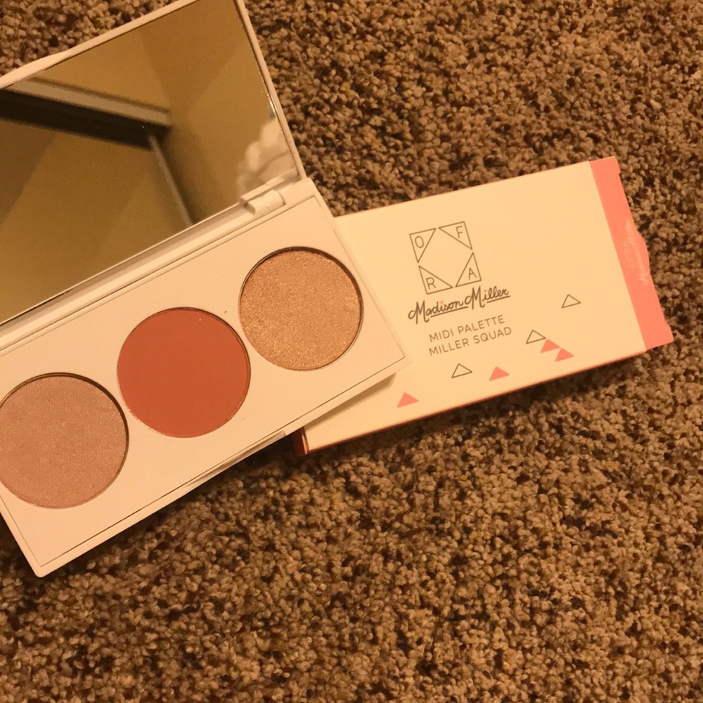 NWT Ofra highlighter/blush palette